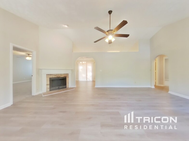 Building Photo - 2744 Country Creek Way NW