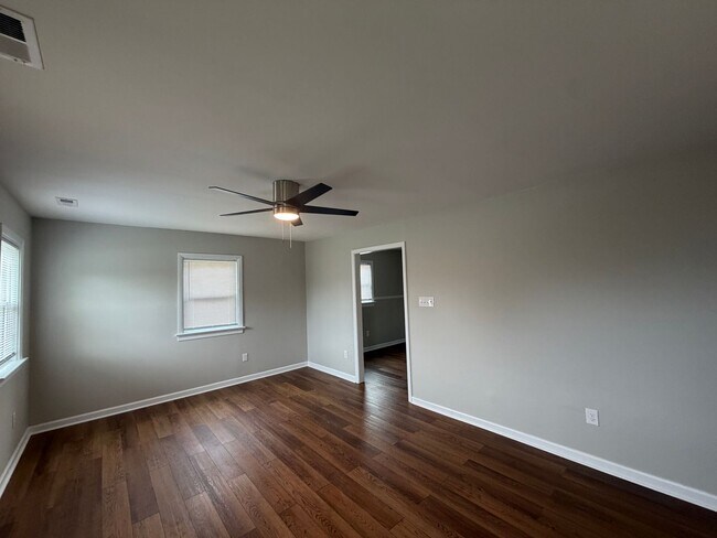 Building Photo - newly renovated 3-bedroom 1 bath