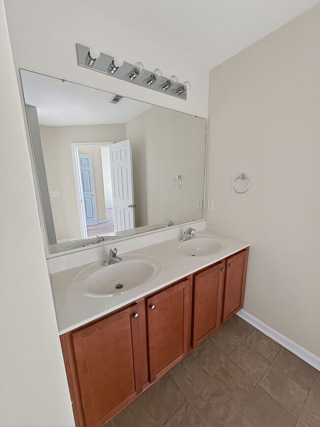 Building Photo - 403 Valdez Ct