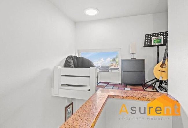 Building Photo - $500 off First Months Rent! Stylish Ashland One Bedroom Townhouse with Private Patio and Radiant ...