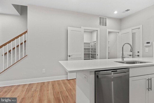 Building Photo - 1704 Bandit Loop