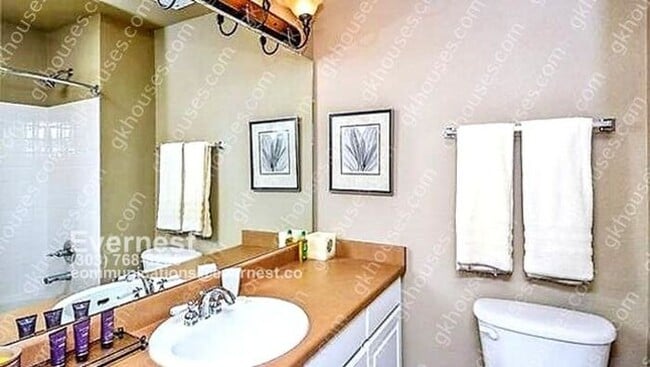Building Photo - Gorgeous 3-Bedroom Townhouse Retreat with ...