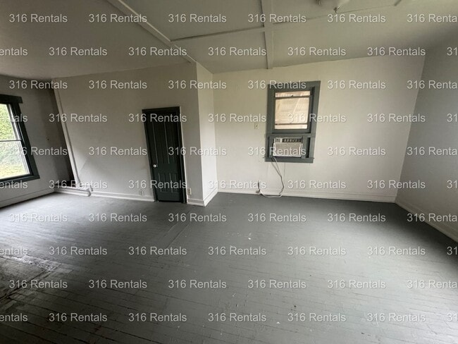 Building Photo - $750 - 2 bed 1 bath - Single Family Home