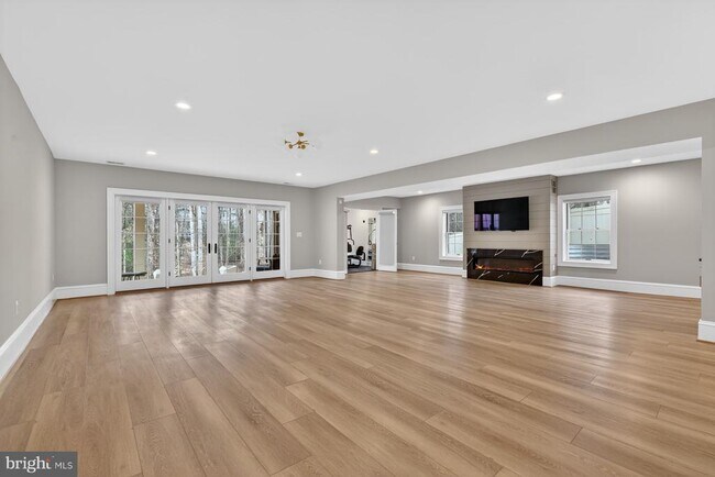 Building Photo - 7002 River Oaks Dr