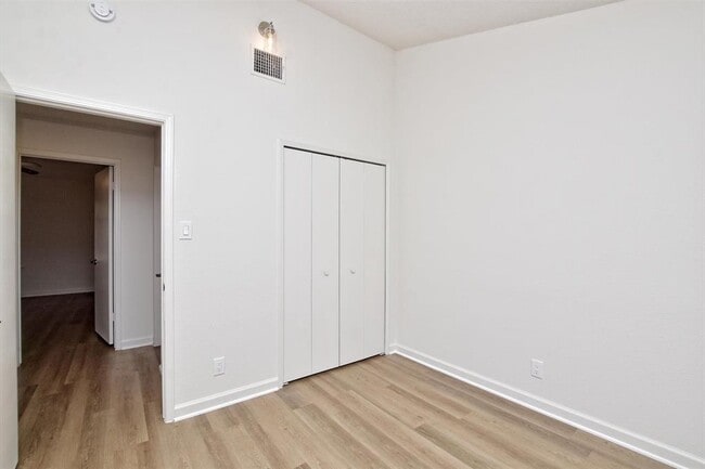 Building Photo - 1305 Elm Forest Dr