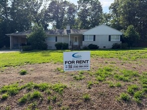 Building Photo - 1311 Clover Ln