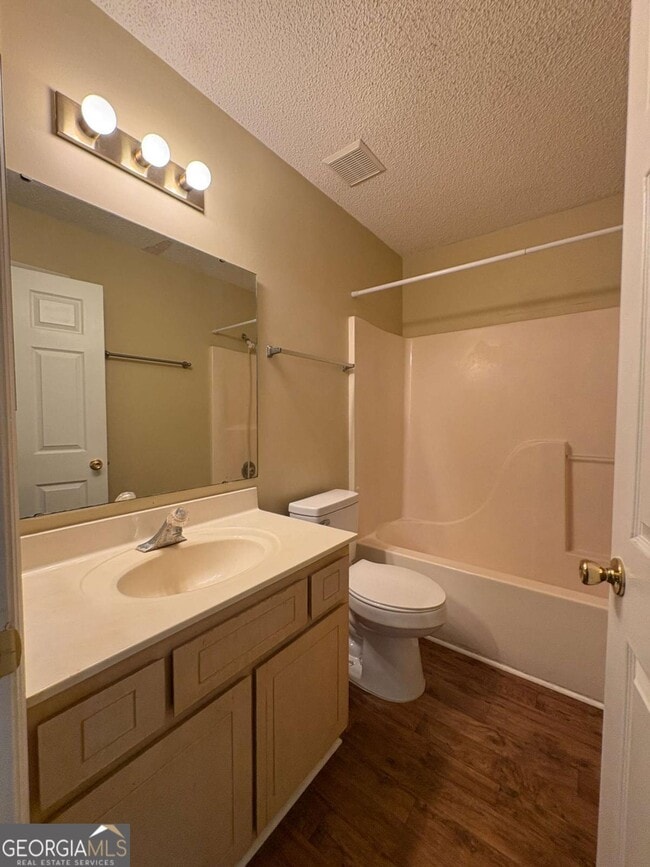 Building Photo - 233 W Lakemont Dr