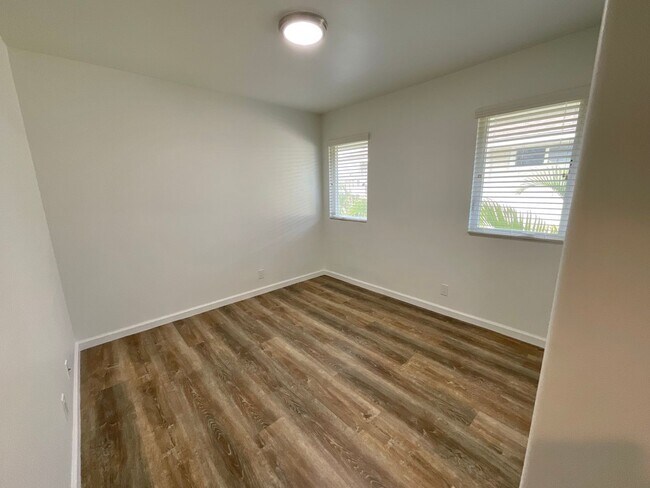 Building Photo - 4 Bedroom 3 Bath, 2 Car garage w/3rd parking stall, Solar panels (RRLLC)