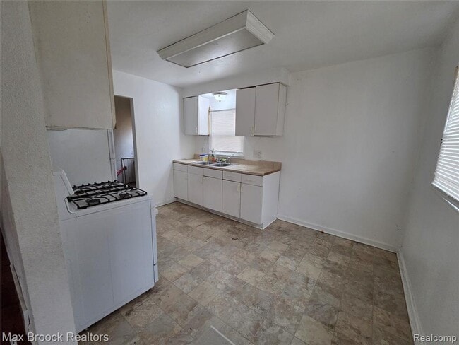 Building Photo - 24511 Florence St