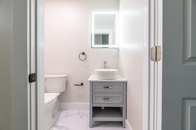 Building Photo - 1287 E Harper Ave