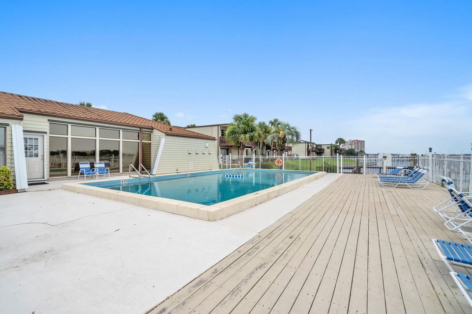 Building Photo - 308 Miracle Strip Pky SW