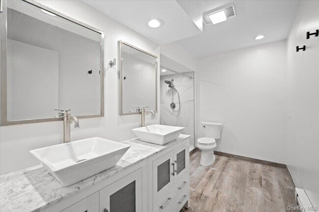 Building Photo - 605 A Heritage Hls