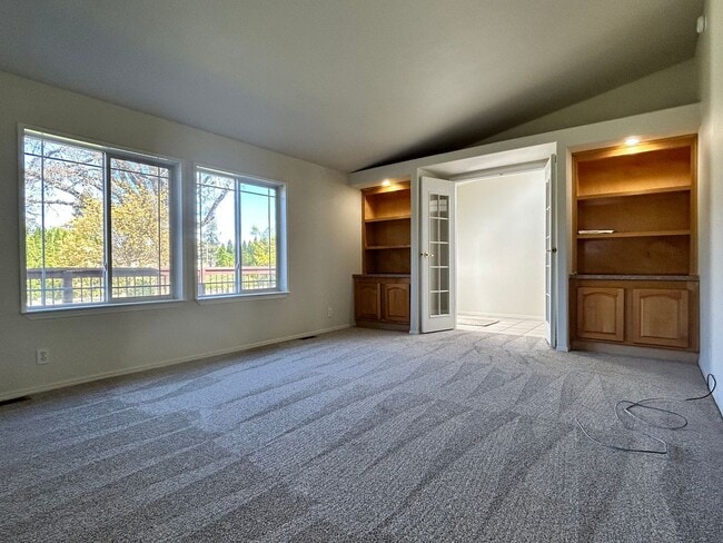 Building Photo - Large Single Family Home in Country with Office