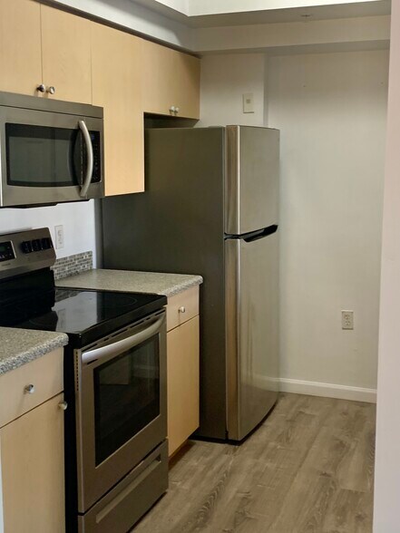 Building Photo - 1235 Reserve Way