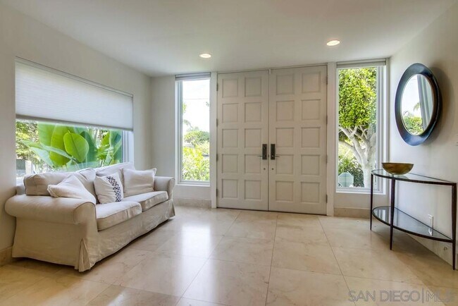 Building Photo - 657 Westbourne St