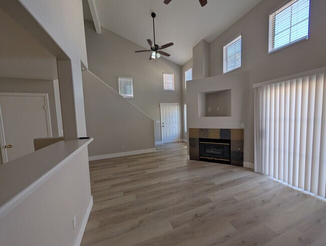 Building Photo - 2 bedroom Gated Community on LV BLVD