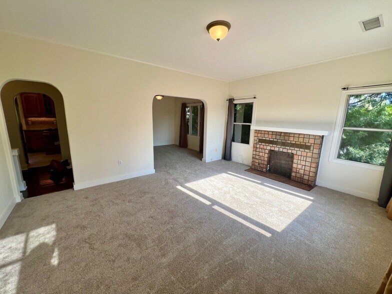 Living area - 2256 Glendale Blvd