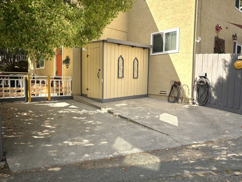 Side Shed & Parking - 1340 Hospital Rd