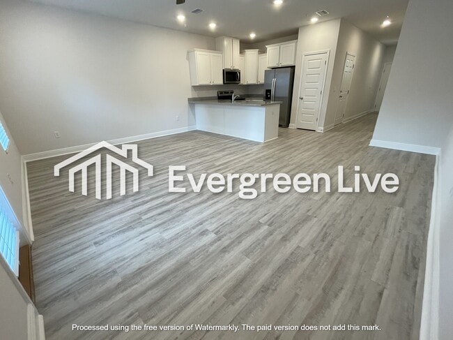 Building Photo - 9779 Fowler Ave