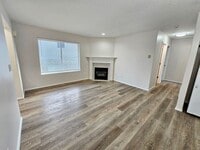 Building Photo - 14553 SE Lone Pine Dr