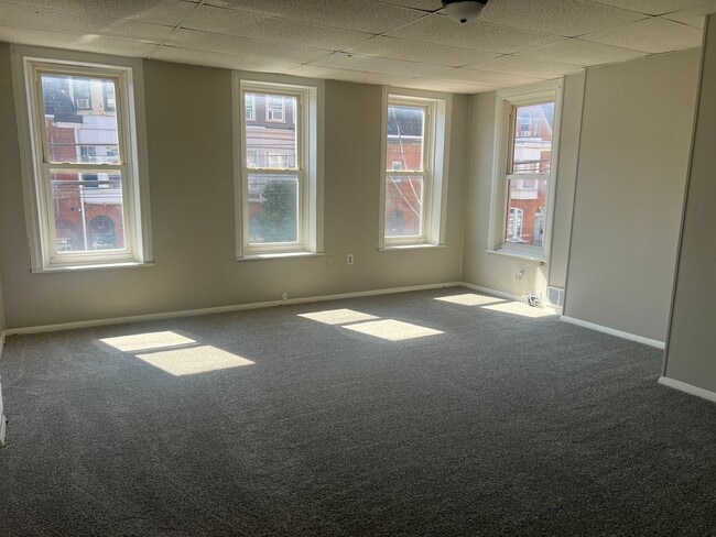 Building Photo - Coming Soon! Large 4 bedroom 2 bath home w...