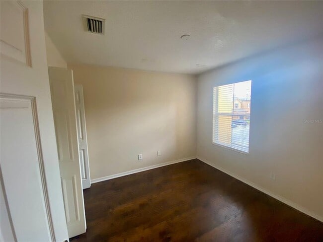 Building Photo - 2030 Retreat View Cir