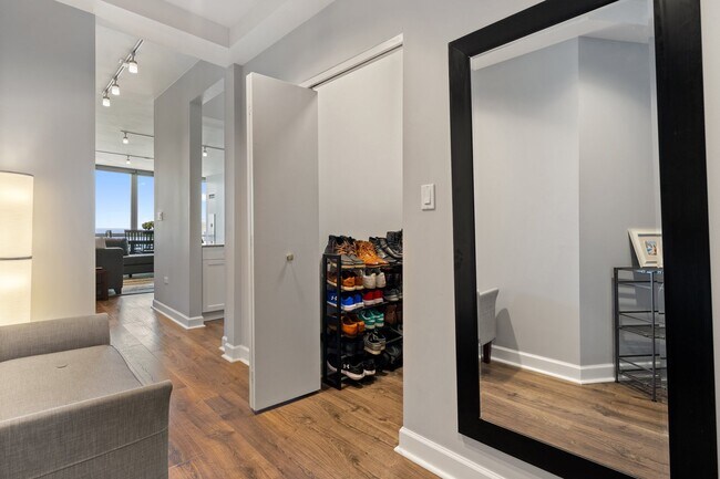 Building Photo - 1201 S Prairie Ave