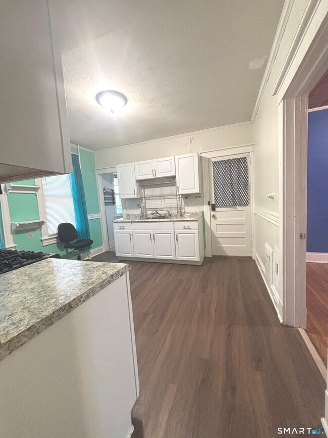 Building Photo - 143 Brown St