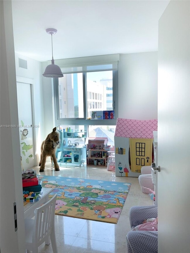 Building Photo - 2627 S Bayshore Dr