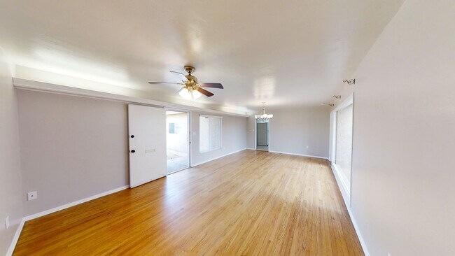 Building Photo - HUGE 10BR House on Montezuma!! - Large Private Parking Lot & Courtyard! - Right Next to Campus
