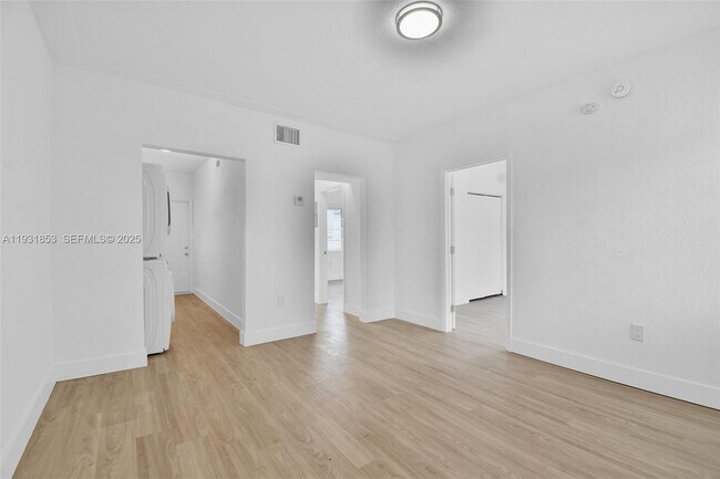 Building Photo - 1900 Calais Dr