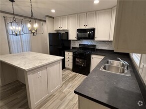 Building Photo - 333 Cambridge Dr