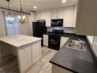 Building Photo - 333 Cambridge Dr