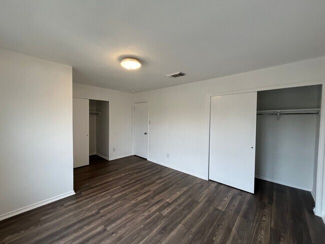 Building Photo - 8419 Manderly Pl