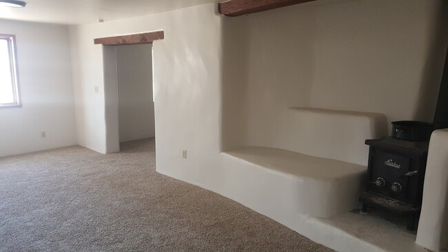 Building Photo - Bernalillo Beauty