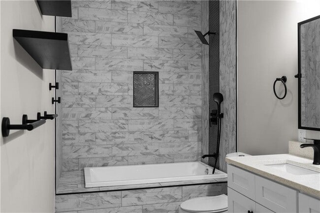 Building Photo - 1331 Diamond Ave SE