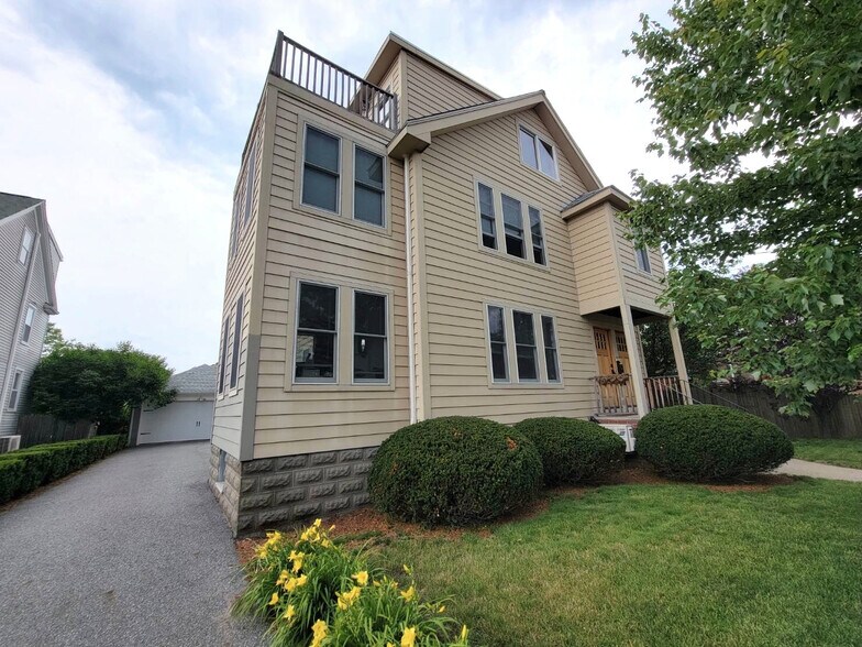 Building Photo - 70 Tufts St