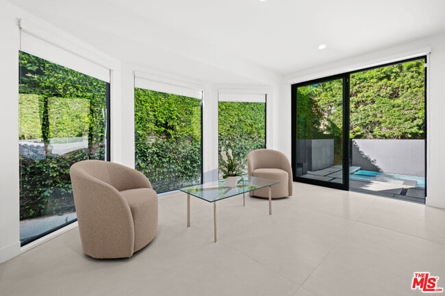 Building Photo - 201 S Bedford Dr