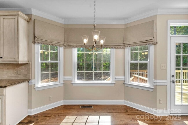 Building Photo - 1202 Coachman Dr