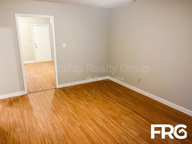 Building Photo - 214 Connie Cir