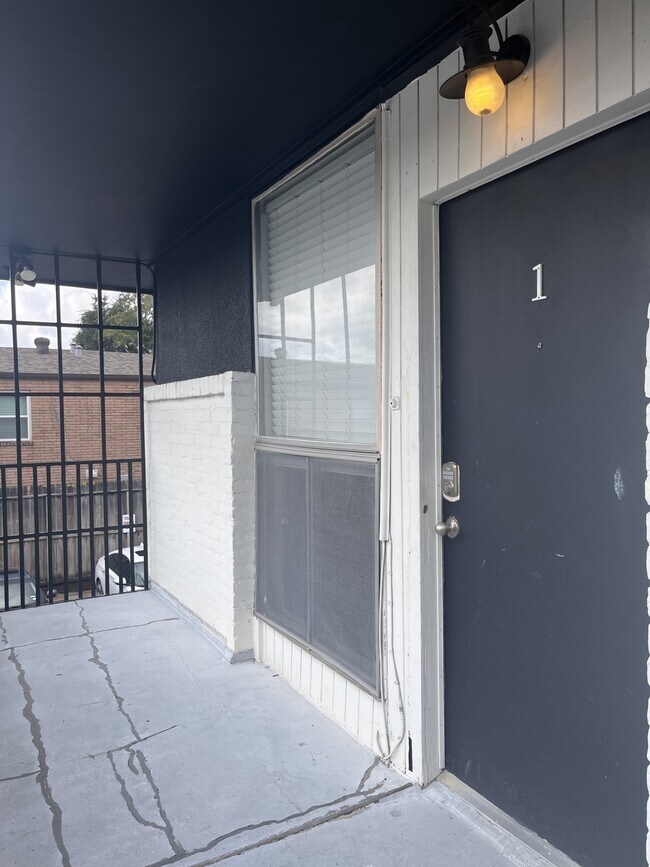 Building Photo - 5123 Del Monte Dr