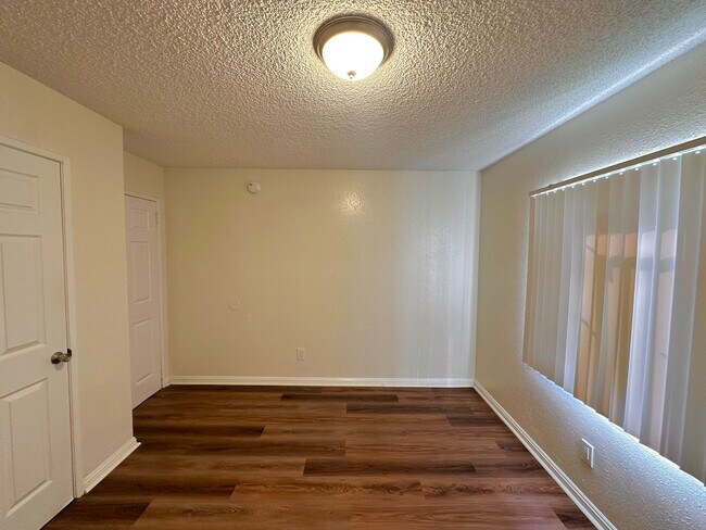 Building Photo - 15Central