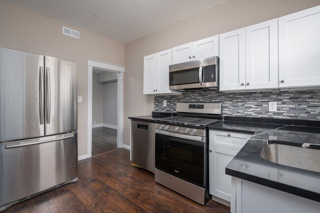 Primary Photo - Newly Renovated 3 Bedroom in Charming Balt...