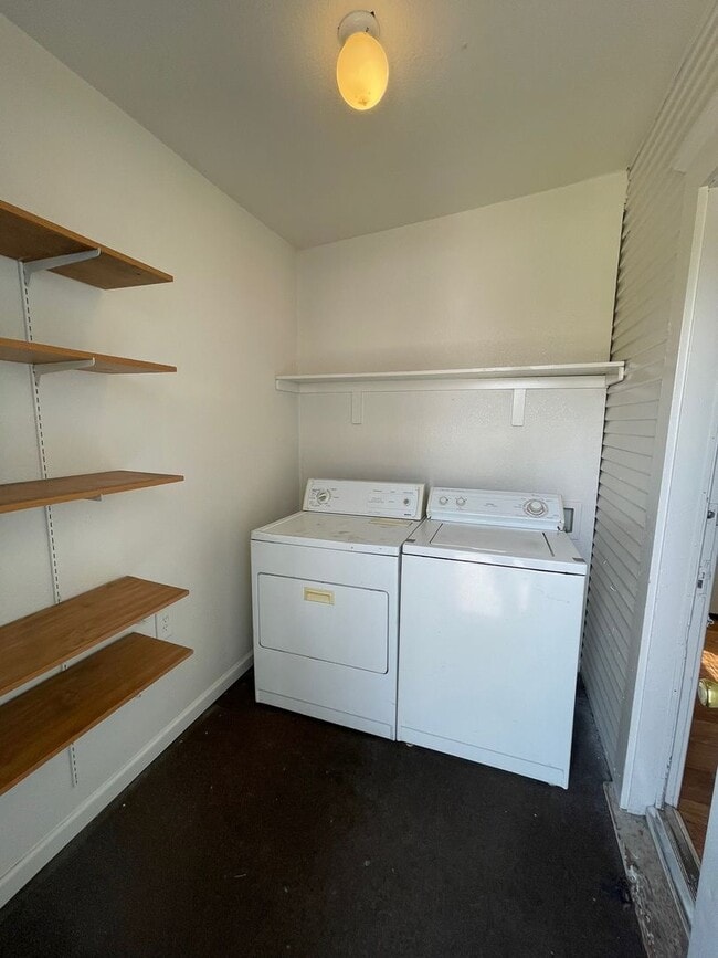 Building Photo - (1532 9th Ave)