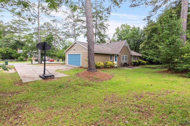 Building Photo - 1100 Kenwood Dr