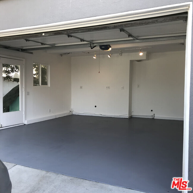 Building Photo - 8809 Appian Way