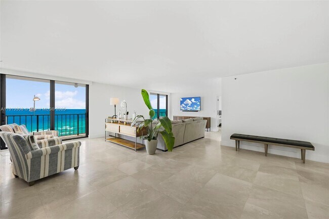 Building Photo - 2625 Collins Ave