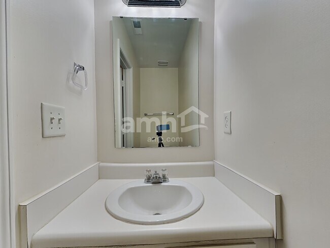 Building Photo - 7005 Sunman Rd