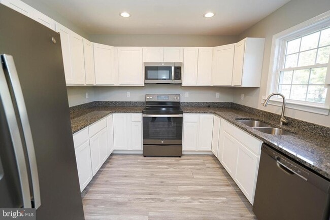 Building Photo - 2005 S Old Mill Dr