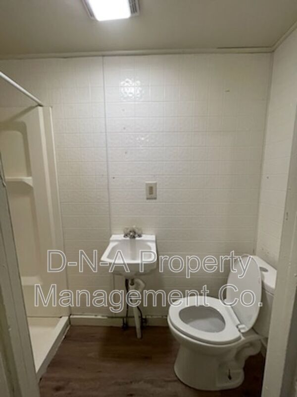 Building Photo - 715 Monroe St